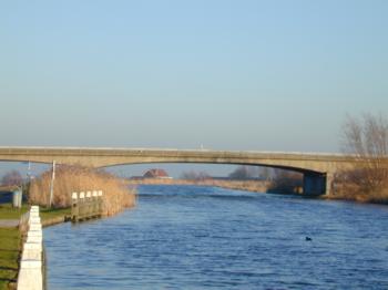 Brug N207 over de Drecht bij Leimuiden